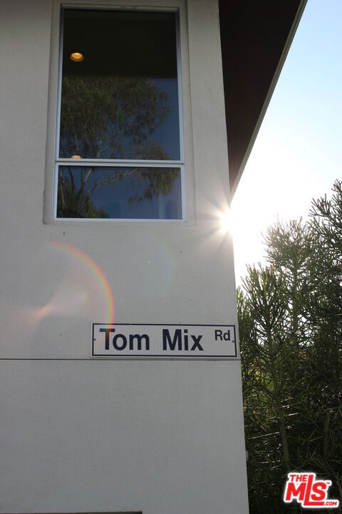 2210 Tom Mix Road, Los Angeles CA: https://media.crmls.org/mediaz/9a4487e7-2aa2-41dd-abbc-ba9615cd7eb1.jpg