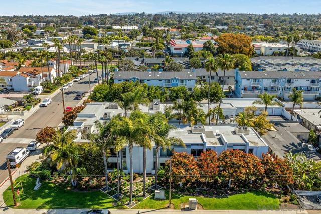 317 Pine Ave, Carlsbad CA: https://media.crmls.org/mediaz/9a44ae2b-c1ed-4cde-869b-c29ad9e4bd2d.jpg