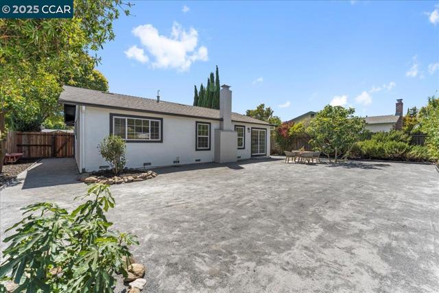 5040 Silverado Dr, Fairfield CA: https://media.crmls.org/mediaz/9a44ec43-1786-4587-91c2-b6800b602016.jpg