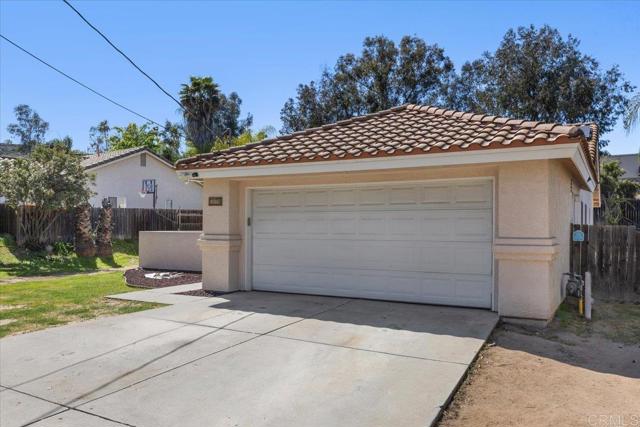 13170 Aurora Drive, El Cajon CA: https://media.crmls.org/mediaz/9a451f82-eb9f-4bff-a408-46ab0c2124f7.jpg