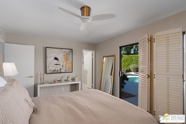 566 N Sunset Way, Palm Springs CA: https://media.crmls.org/mediaz/9a460012-4cba-45b5-8472-989189fdd851.jpg