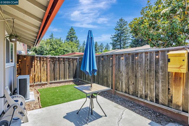 3797 Oxford Cmn, Fremont CA: https://media.crmls.org/mediaz/9a46258f-3e71-42e5-8778-f55c9fb7341b.jpg