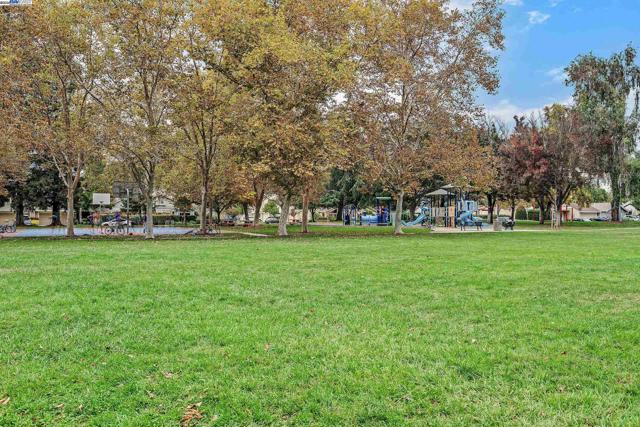 1410 Groth Cir, Pleasanton CA: https://media.crmls.org/mediaz/9a472b53-1867-4fe4-b6c1-a6ab5fc92bd5.jpg