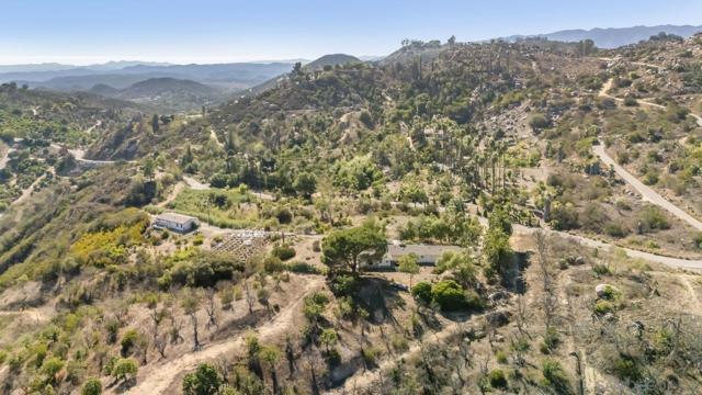 38795 Harris Truck Trail, Fallbrook CA: https://media.crmls.org/mediaz/9a47345b-7a2d-4a16-b156-530ee8c64fcd.jpg