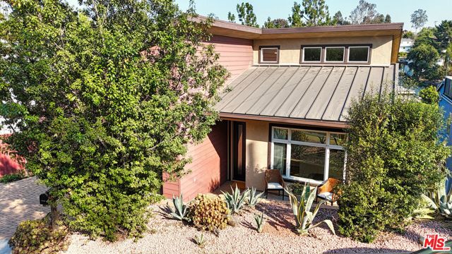 2068 Cerro Gordo Street, Los Angeles CA: https://media.crmls.org/mediaz/9a47370c-e594-400e-9d4c-542886784b6a.jpg