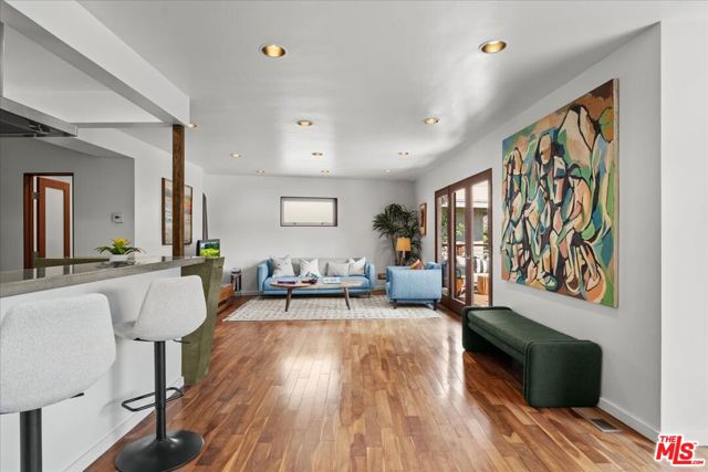 3234 Hillock Drive, Los Angeles CA: https://media.crmls.org/mediaz/9a47378b-be28-4cdb-9dd3-881ae5137652.jpg