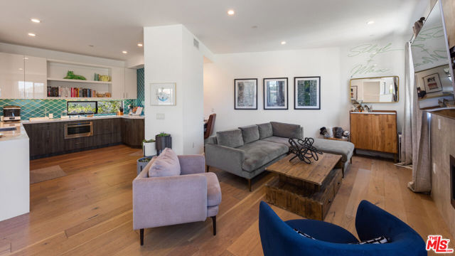 11900 Washington Place, Los Angeles CA: https://media.crmls.org/mediaz/9a4748c1-6951-4362-89ea-394ed6c93584.jpg