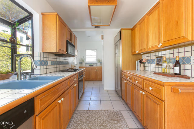 Detail Gallery Image 11 of 34 For 524 Glen Holly Dr, Pasadena,  CA 91105 - 2 Beds | 2 Baths