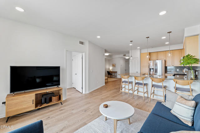 Detail Gallery Image 3 of 29 For 436 Poli St #402,  Ventura,  CA 93001 - 2 Beds | 2 Baths