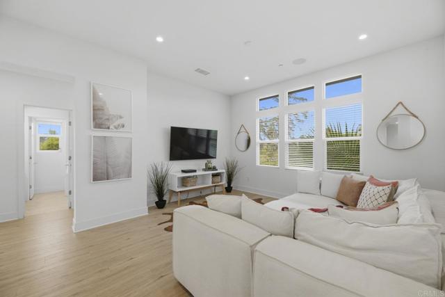 870 Hymettus Avenue, Encinitas CA: https://media.crmls.org/mediaz/9a4828a9-809e-4b16-8774-5b778d546593.jpg