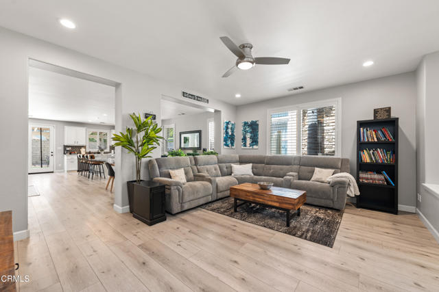 5091 Via Fresco, Camarillo CA: https://media.crmls.org/mediaz/9a485932-159e-41f4-804c-d894aa60a56b.jpg