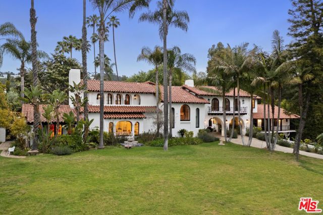 9451 Sunset Boulevard, Beverly Hills CA: https://media.crmls.org/mediaz/9a487c39-4e1d-4bfe-8f78-cbf403720607.jpg