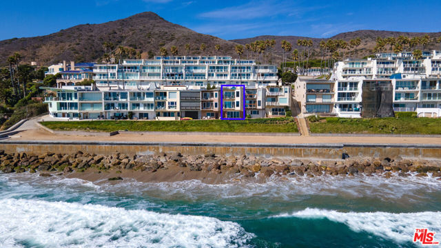 11856 Beach Club Way, Malibu CA: https://media.crmls.org/mediaz/9a4951e1-4fe9-4754-9c6d-0b4ccd258c9a.jpg