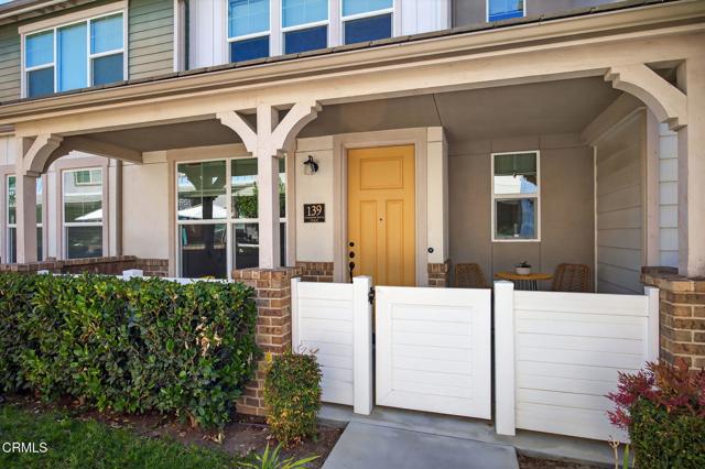 139 Farmhouse Drive, Simi Valley CA: https://media.crmls.org/mediaz/9a49ada5-3b1c-4cca-b4f1-11cfca07f74f.jpg