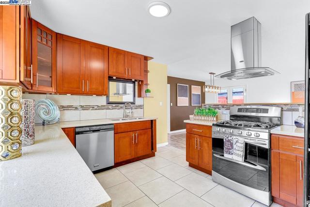 1069 Melcher St, San Leandro CA: https://media.crmls.org/mediaz/9a49c558-edee-4867-8ead-41226525e9a2.jpg