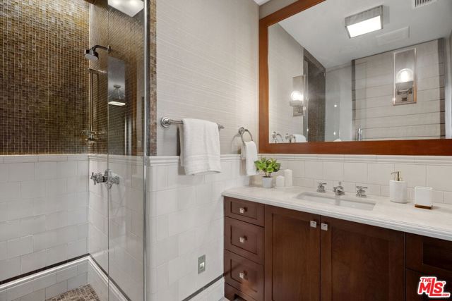 6882 Arizona Avenue, Los Angeles CA: https://media.crmls.org/mediaz/9a49c9b2-9dcd-4da9-994c-d63930a3d441.jpg