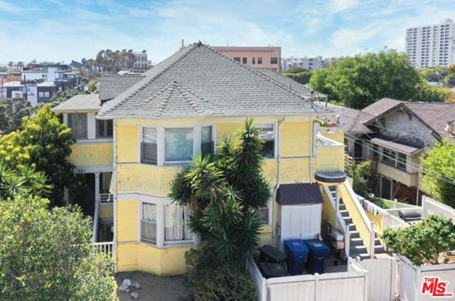 241 Marine Street, Santa Monica CA: https://media.crmls.org/mediaz/9a49dace-6b7c-4112-bbda-dd6fa7a9e888.jpg