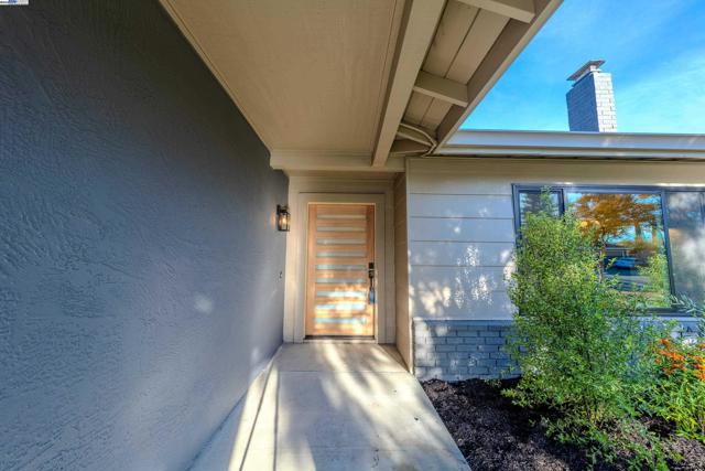 311 Foxboro Ct, San Ramon CA: https://media.crmls.org/mediaz/9a49f411-10da-4bb8-b2cc-6bd42514434d.jpg