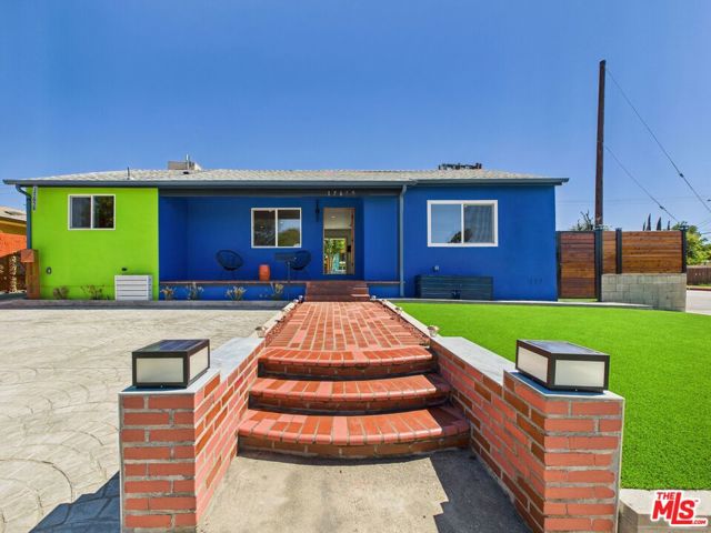 17660 Martha Street, Encino CA: https://media.crmls.org/mediaz/9a4a296b-70eb-4a25-9531-35388999db7f.jpg