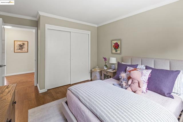 21 Maggiora Ct, Oakland CA: https://media.crmls.org/mediaz/9a4a29a2-d06e-4289-b59d-75e697dd7797.jpg