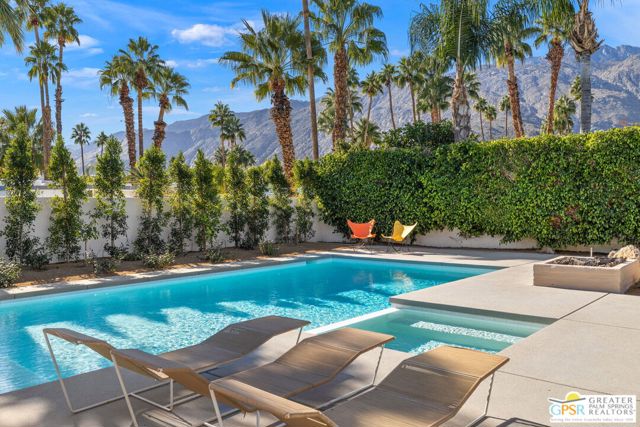 695 N Camino Real, Palm Springs CA: https://media.crmls.org/mediaz/9a4a812d-3e86-47fd-900b-6162494a8df5.jpg