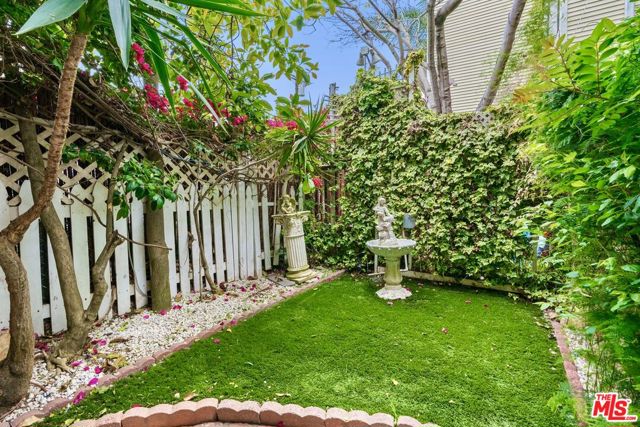 3110 Highland Avenue, Santa Monica CA: https://media.crmls.org/mediaz/9a4a9453-0ad6-42ac-96d3-1c3107fa4339.jpg