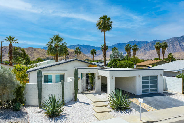 913 Arroyo Vista Drive, Palm Springs, CA 92264