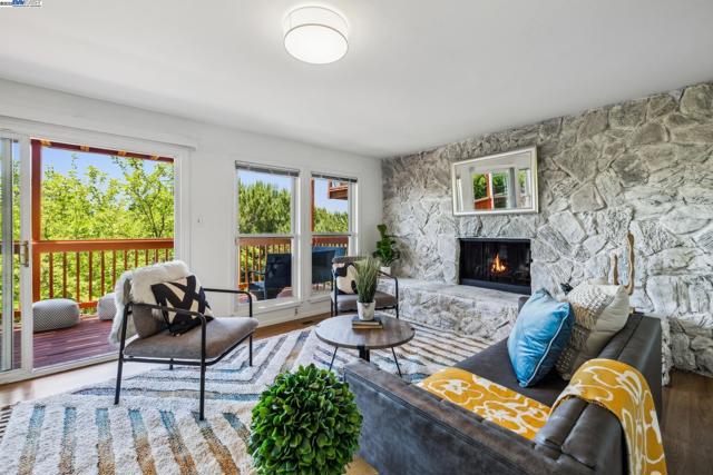 3014 BROADMOOR VIEW, Oakland CA: https://media.crmls.org/mediaz/9a4a9e53-c1d7-4946-a80d-fa515da8d128.jpg