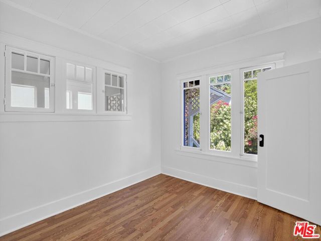 2565 Glen Green Street, Los Angeles CA: https://media.crmls.org/mediaz/9a4ac065-6716-48e0-a9f1-75d6181140cc.jpg