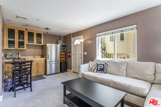 3943 Avenida Del Sol, Studio City CA: https://media.crmls.org/mediaz/9a4b3e52-a8f8-4b04-bd61-fcc43f03e320.jpg