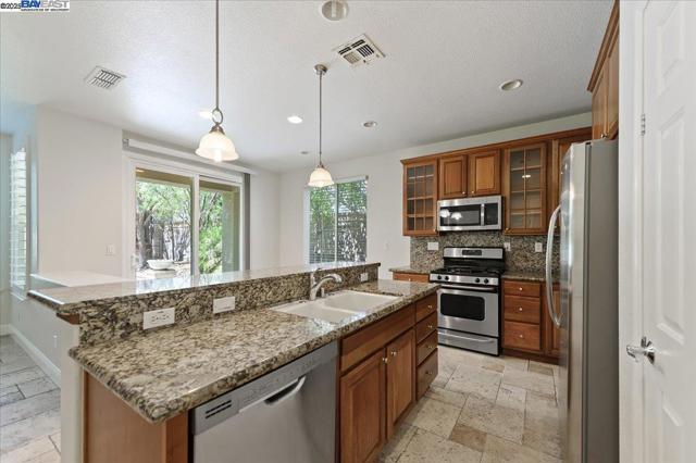 13 S Aldea Street, Mountain House CA: https://media.crmls.org/mediaz/9a4cc05f-d7d4-407e-8d6b-ee0a30bfd8c2.jpg