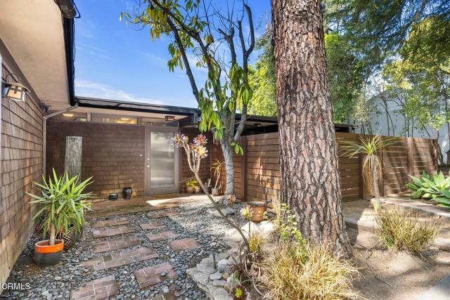 4639 El Camino Corto, La Canada Flintridge CA: https://media.crmls.org/mediaz/9a4d305c-828e-4614-ba36-aded9d243c71.jpg