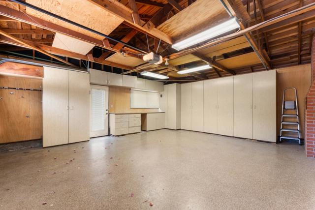 801 Allardice Way, Stanford CA: https://media.crmls.org/mediaz/9a4dd439-0658-4594-a773-c5d3059b4496.jpg