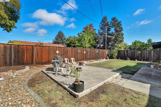 Image 33 of 35 For 40116 Crockett St