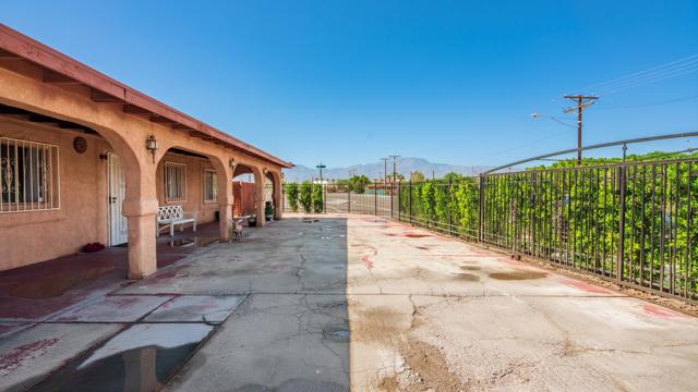 87329 Main St Street, Thermal CA: https://media.crmls.org/mediaz/9a4f079c-c812-42dd-98fe-84aee123de7b.jpg