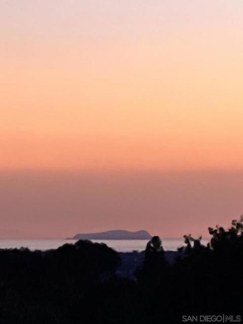 4816 Redondo Dr, La Mesa CA: https://media.crmls.org/mediaz/9a4f7ad1-fdb3-421a-871c-f5acc26584ef.jpg