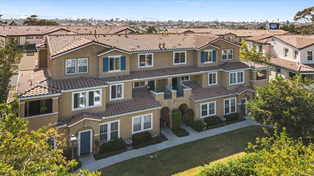 1463 Paseo Aurora, San Diego CA: https://media.crmls.org/mediaz/9a505533-ed96-47d3-9cfc-f07b583ef7a4.jpg