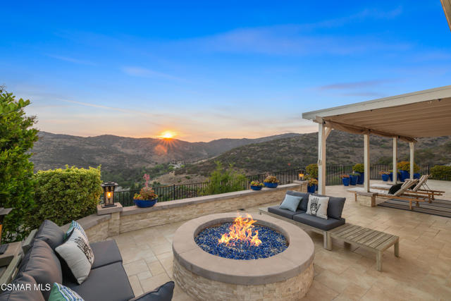 1660 Valecroft Avenue, Westlake Village CA: https://media.crmls.org/mediaz/9a508773-0828-4602-87c5-e9a22bc071c1.jpg