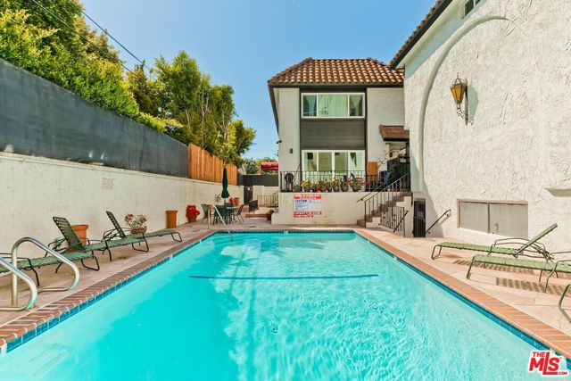 14332 Dickens Street, Sherman Oaks, California 91423, 2 Bedrooms Bedrooms, ,3 BathroomsBathrooms,Townhouse,For Sale,Dickens,24402457