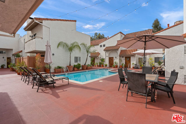 10926 Bluffside Drive, Studio City CA: https://media.crmls.org/mediaz/9a50f80a-e1da-4c65-9abc-9323425f5b2e.jpg