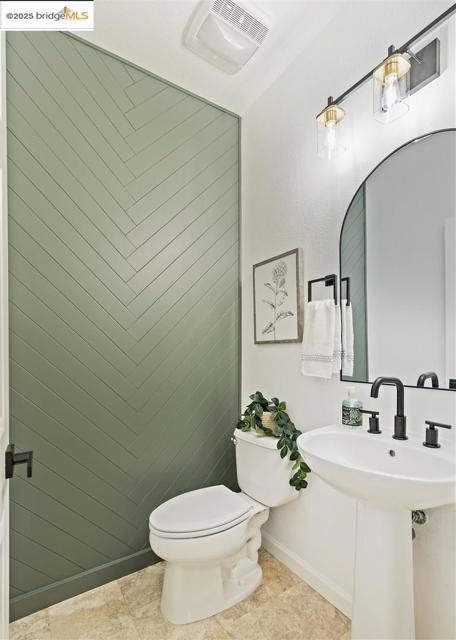 4153 Clarinbridge Cir, Dublin CA: https://media.crmls.org/mediaz/9a517452-02c6-4581-99ca-542adc64733c.jpg