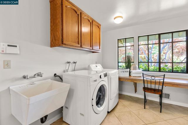 109 Bria Ct, Walnut Creek CA: https://media.crmls.org/mediaz/9a5212ee-3323-459c-8428-1c09ea98eb1b.jpg