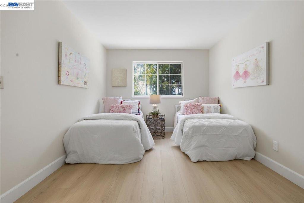 https://media.crmls.org/mediaz/9a5220e3-66c5-4d9f-9427-35bd70c488fc.jpg?preset=X-Large
