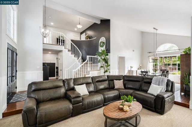 2060 Canyon Crest Ave, San Ramon CA: https://media.crmls.org/mediaz/9a5289f4-d0a3-4192-ab36-e77255b59c89.jpg