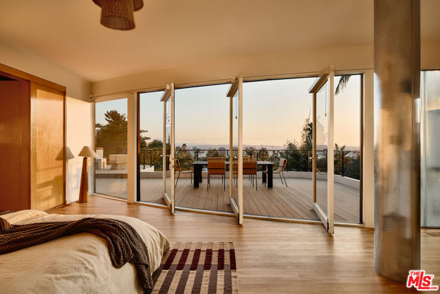 2250 El Contento Drive, Los Angeles CA: https://media.crmls.org/mediaz/9a529215-ae5f-4d56-aed4-cab9f2d34f69.jpg