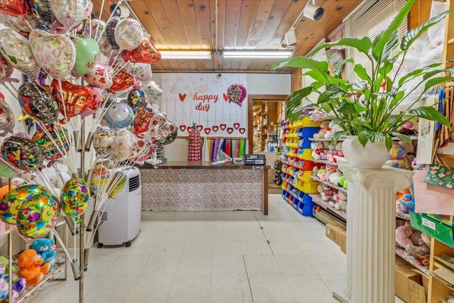 915 E Julian Street, San Jose CA: https://media.crmls.org/mediaz/9a52a8ef-63c9-4787-a991-bda254125b64.jpg