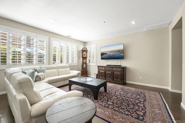 Detail Gallery Image 12 of 41 For 9815 Fox Valley Way, San Diego,  CA 92127 - 4 Beds | 3 Baths