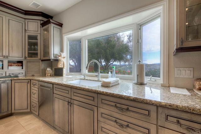Detail Gallery Image 9 of 32 For 30181 via Maria Elena, Bonsall,  CA 92003 - 3 Beds | 2/1 Baths