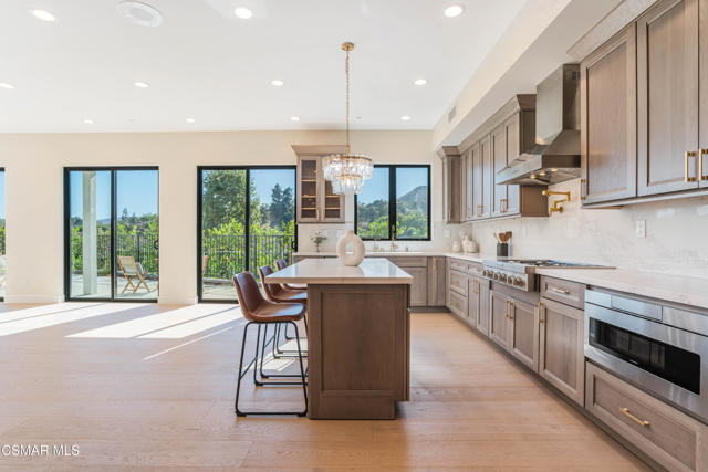 252 Capri Drive, Simi Valley CA: https://media.crmls.org/mediaz/9a52ea04-f44e-4a7c-9167-7e5852643497.jpg