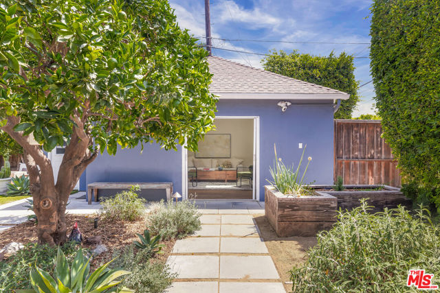 2590 Armacost Avenue, Los Angeles CA: https://media.crmls.org/mediaz/9a531cf6-1270-43ab-b186-ed011fd956d6.jpg